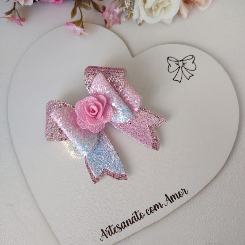 Base expositor de laço para foto modelo coração - informar nome em Oferta na Shopee