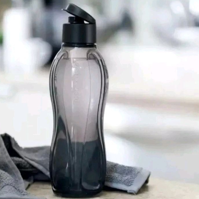 Garrafa Tupperware Cor Preta ou Fumê  1 Litro