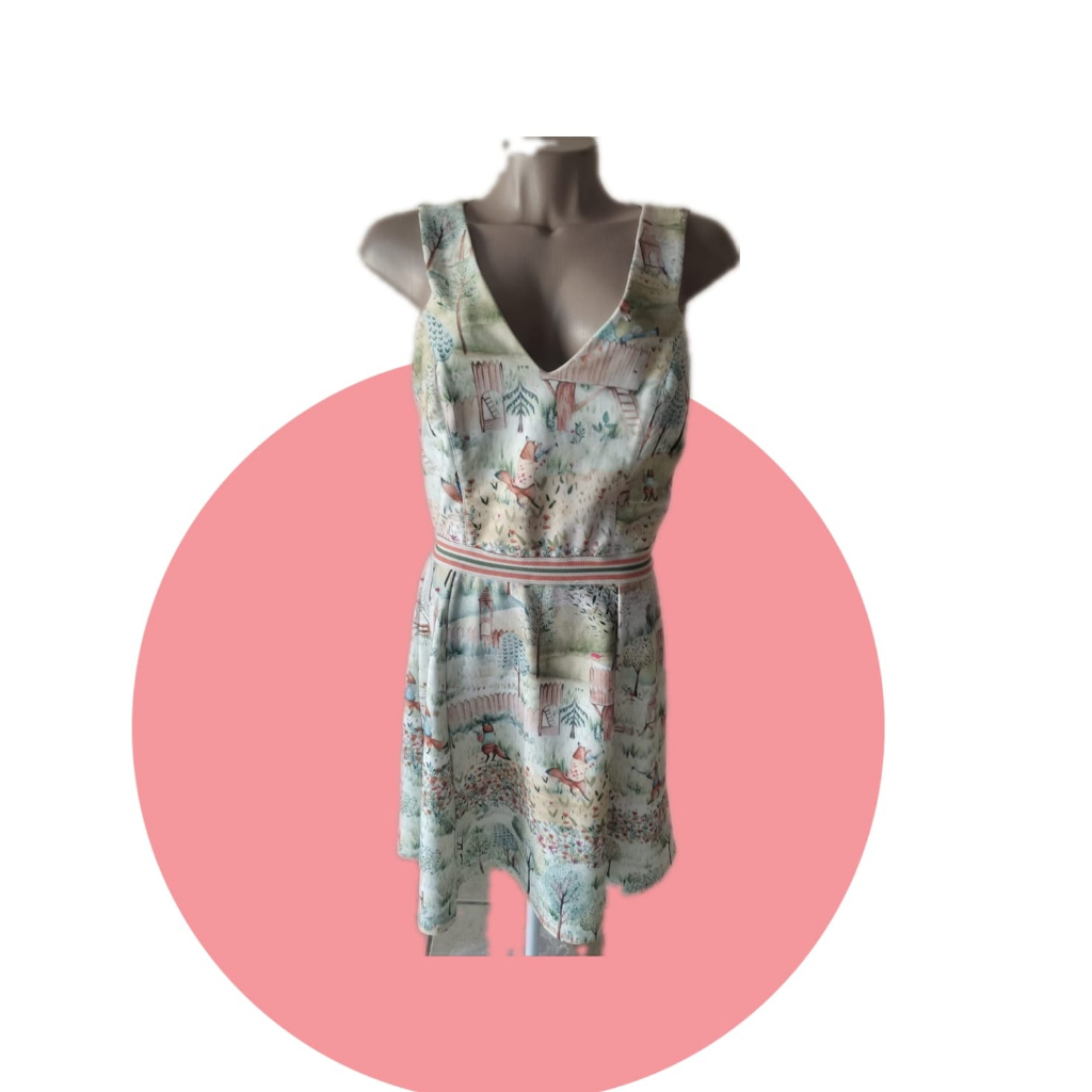 Vestido Midi sem mangas com fechamento traseiro em ziper e elastico na cintura - Antix