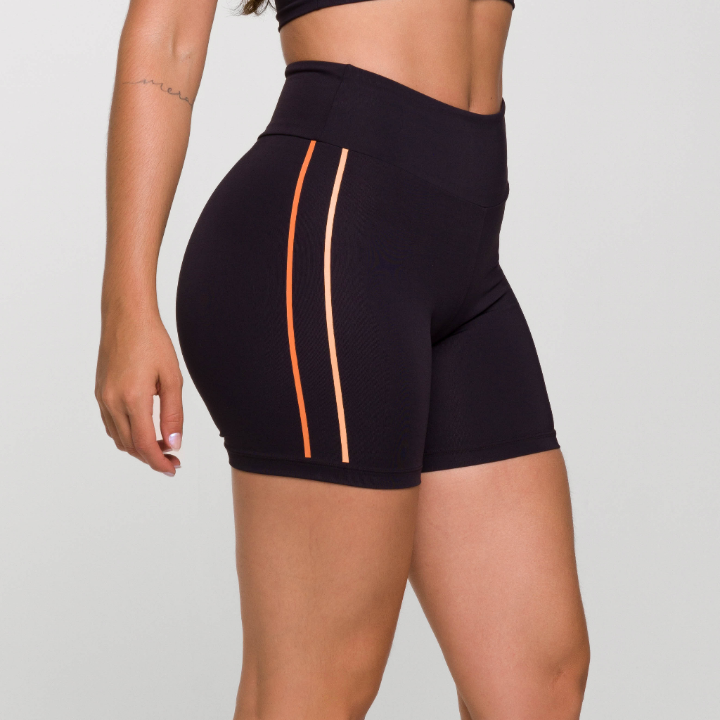 Short Feminino Academia Fitness Poliamida Preto para Treinar e Malhar Essence Estampa Lateral Lot