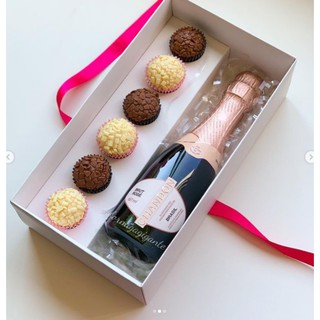 5 UNID - Caixa Longneck/Vinhos/Espumante/Mini Garrafas + 6 Doces (Dia das Mães/Dia dos Namorados)