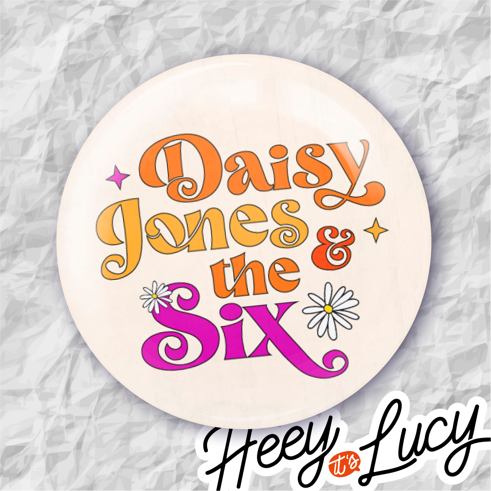 Botton Daisy Jones & the Six - Broche Alfinete 3,8 ou 4,4 cm em Oferta na Shopee