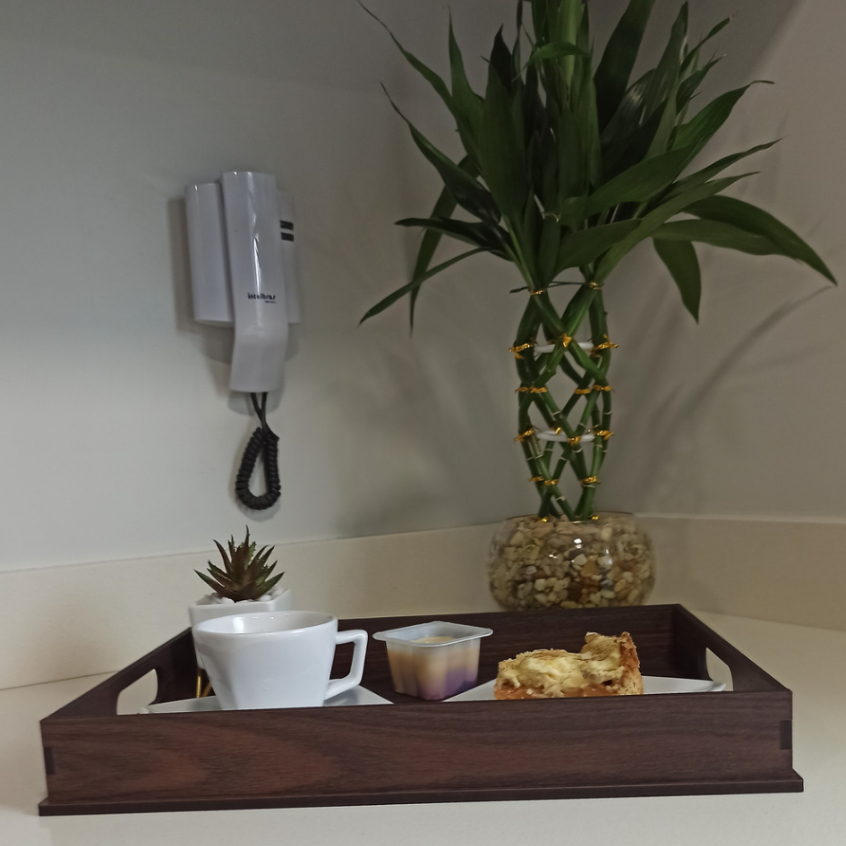 Bandeja para Café Amadeirada para Café da Manha - Bandeja Decorativa de MDF - Bandeja Deco...