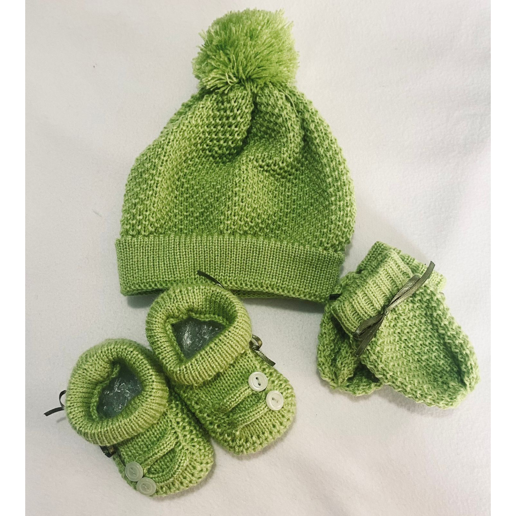 KIT TOUCA/GORRO, LUVAS E BOTINHA SAPATINHO EM TRICÔ LINHO BEBÊ VERDE PISTACHE