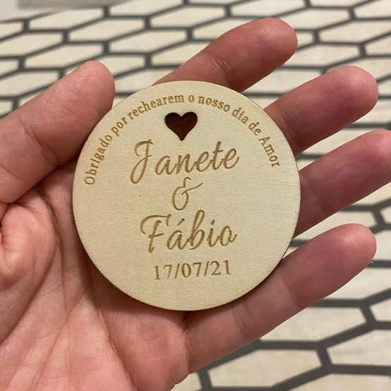 Kit  Lembrancinhas imã de geladeira casamento, aniversário personalizado com nome e data em mdf cru 3mm em Oferta na Shopee