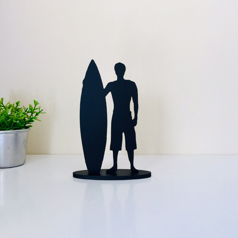 Plaquinha surfista 15 cm preta em mdf para decorar usar como troféu surf silhueta praia litoral laser presente esporte