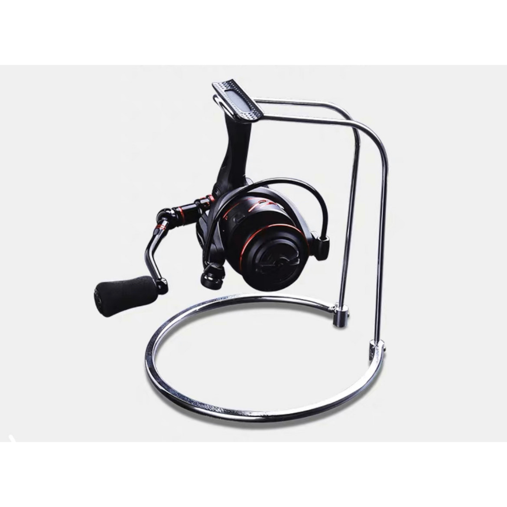 Suporte de inox  expositor  para molinete de pesca  ,suporte de inox para colocação de coleção de molinete mostrando equipamento de pesca