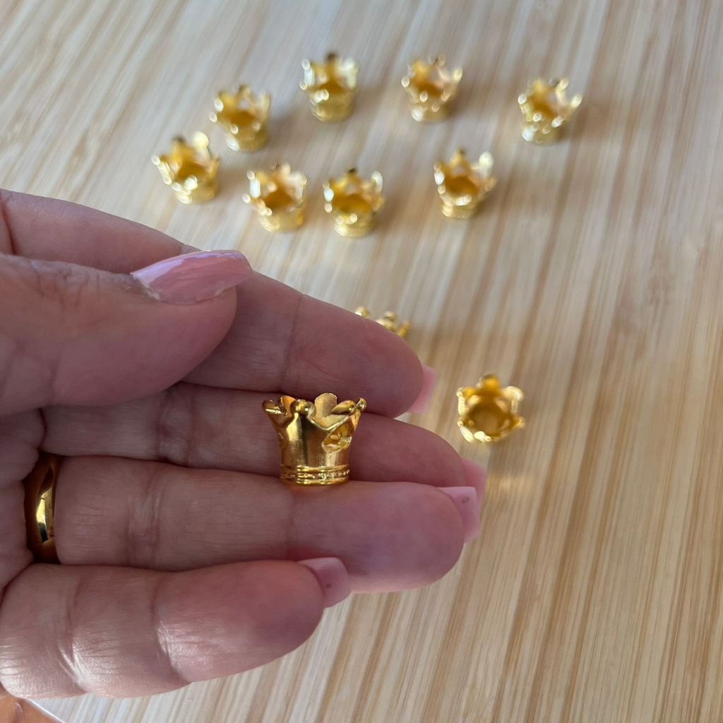 Aplique coroa 3D de ABS COD:200572 em Oferta na Shopee