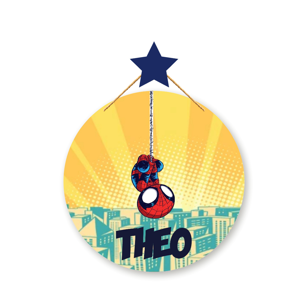 Enfeite Porta Maternidade Menino Homem Aranha Super Herói Nome Personalizado Placa Flâmula Redonda + Pendurador Incluso