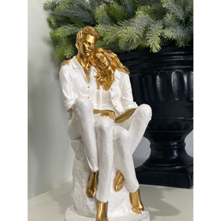 Estátua Escultura Família Casal Sentado Decorativo Luxo em Oferta na Shopee