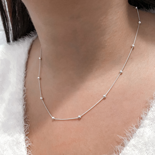 Colar Choker de Bolinhas Espaçadas Banhado A Prata 925