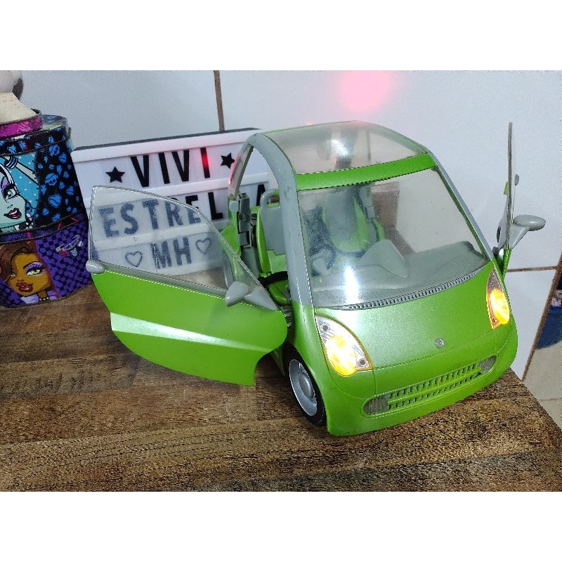 Carro para boneca Bratz antigo Tokio a Go Go leia descrição
