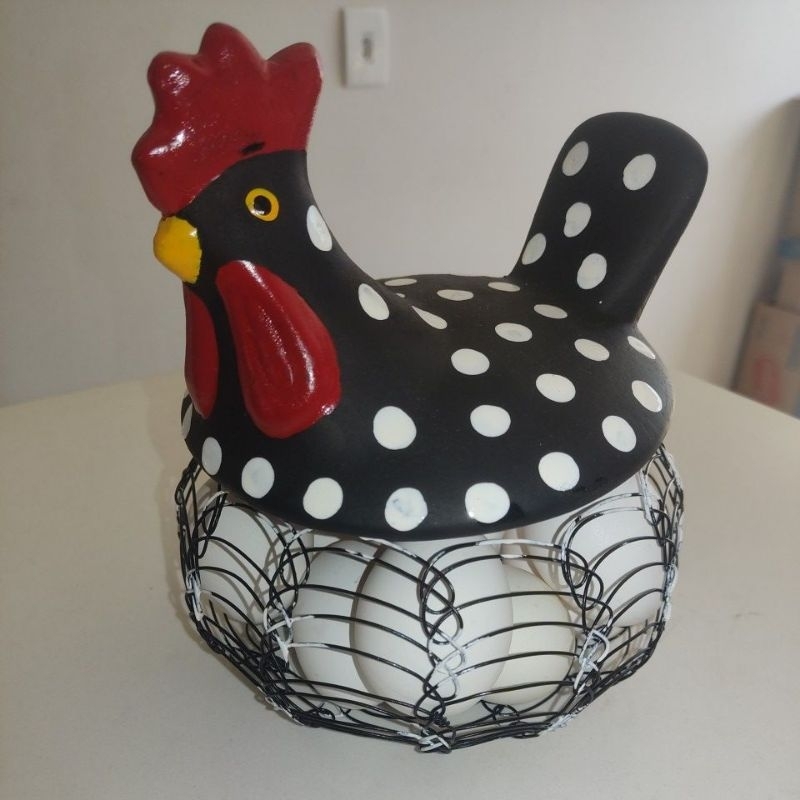 Porta Ovos Com Cesta Aramado E Tampa De Galinha Decorativo