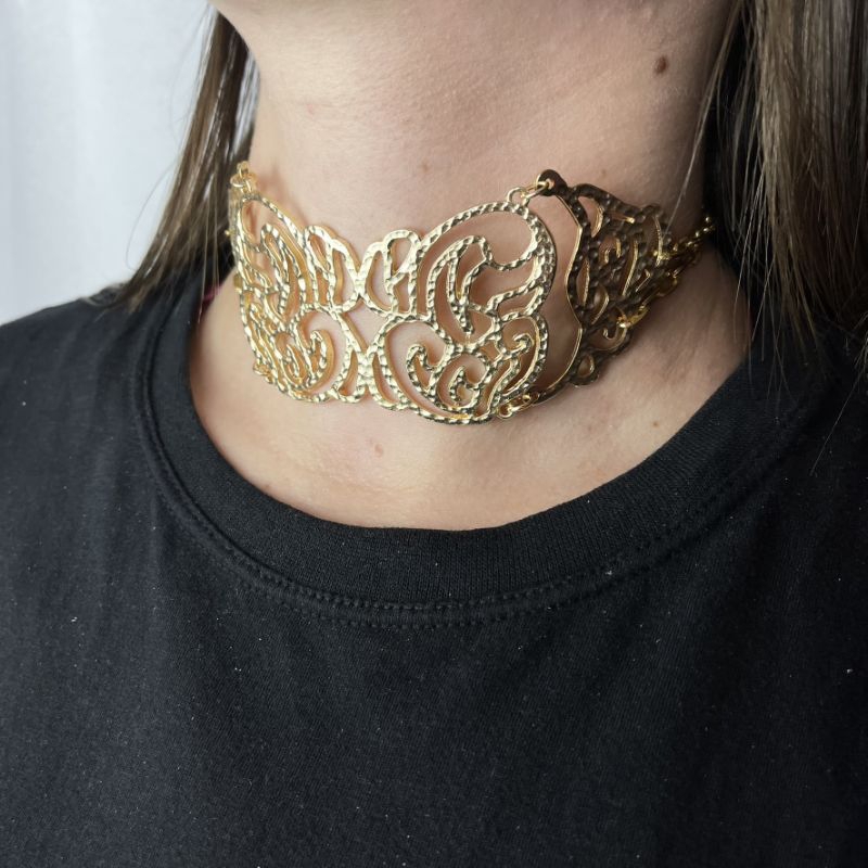 Choker estruturada em forma de borboleta, acessório estiloso e moderno, as Chokers estão em alta no momento, se você busca elegância e modernidade na mesma peça, você acaba de encontra nesta Choker.