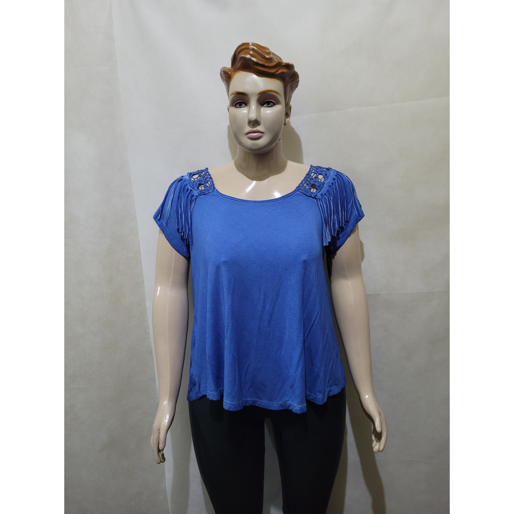 Blusa azul com franja veste entre M e G KAMUI viscose usado bom estado