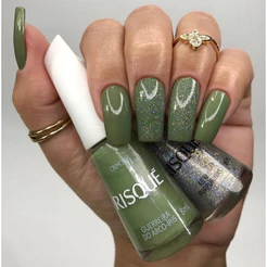 Kit 2 Esmalte Risque Guerreira do Arco-íris e As Mil Purpurinas Combinação de Esmalte