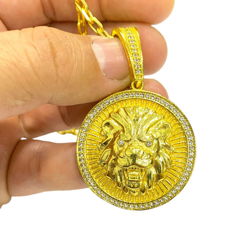 Pingente Masculino Leão Cravejado MOEDA ANTIGA Banhado a Ouro 18 K - SOMENTE PINGENTE