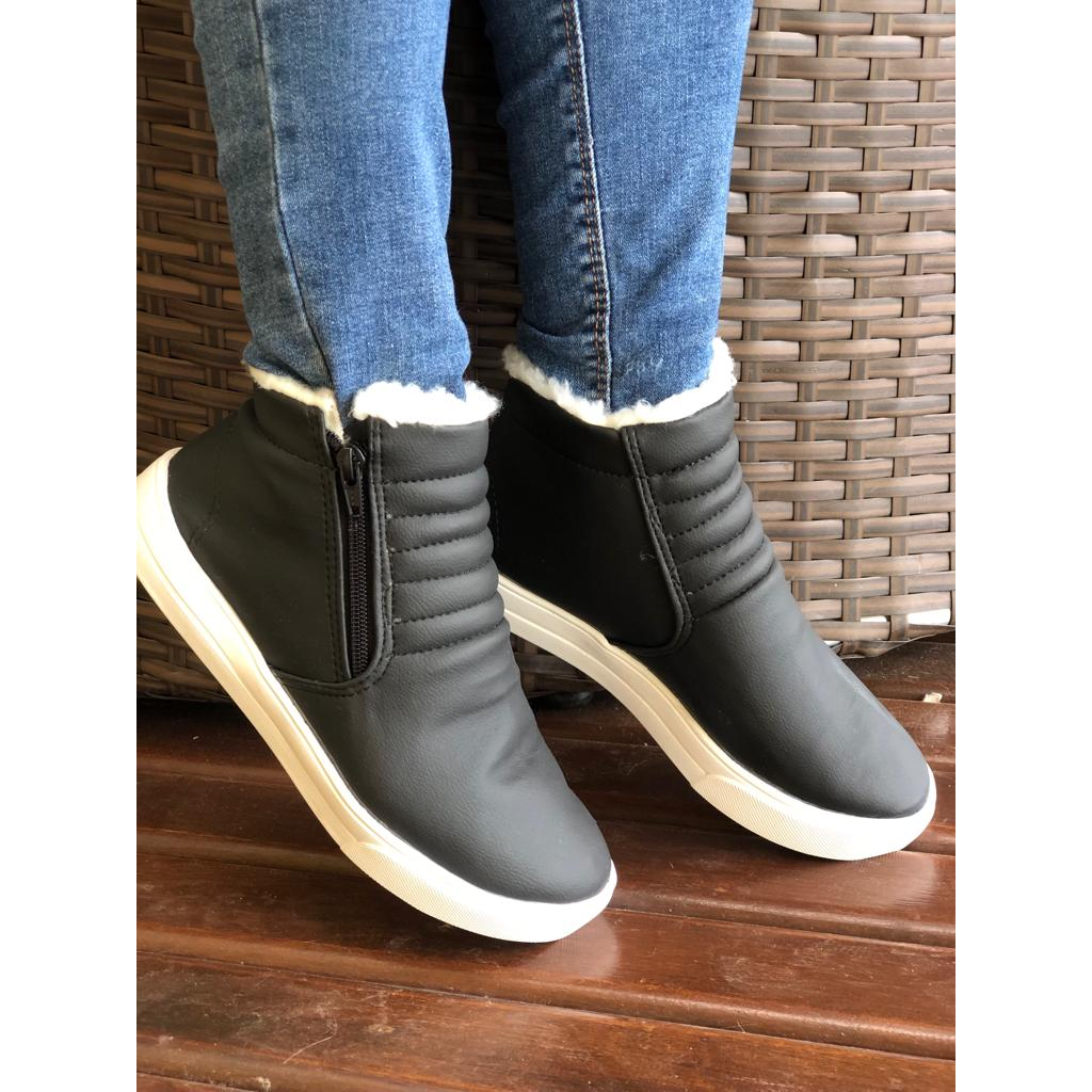 Bota Feminina Preta Forrada de Pelos Internos Napa Preta