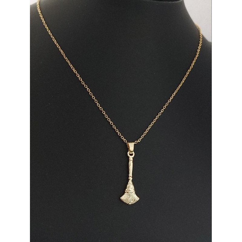 Colar Gargantilha Vassoura Ferramenta de Orixás,Umbanda,Candomblé,Pombagira Banhado a Ouro 18k