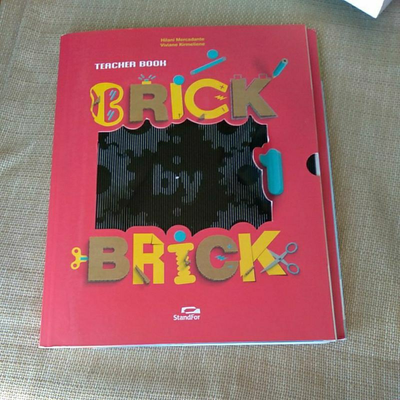 TEACHER   BOOH BRICK  BRICK  1 ano ensino fundamental menor exemplar do professor autores   Hilane    Macadante  Viviane Kirmeliene   Acompanha  Caderno de Atividades e todos os encarte