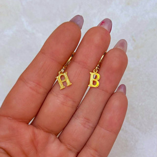 Brinco de Argola Feminino com Letra Inicial Delicada, Banhado em Ouro 18k ou Prateado Anti Alérgico