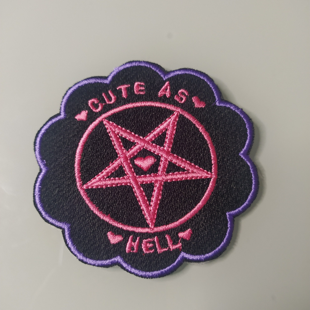 PATCH BORDADO CUTE AS HELL TERMOCOLANTE CUTE KAWAII PENTAGRAMA INVERTIDO CORAÇÃO GOTHIC