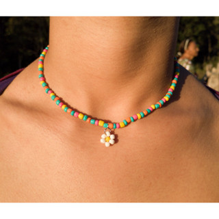 Colar Colorido de Miçanga com Pingente de flor branca
