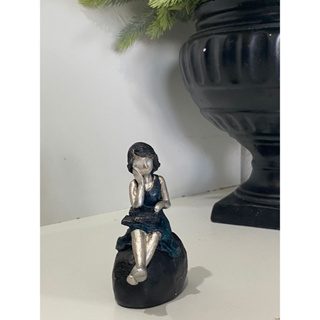Estátua Escultura Estatueta Menina Lendo Estudando Decorativo Luxo em Oferta na Shopee