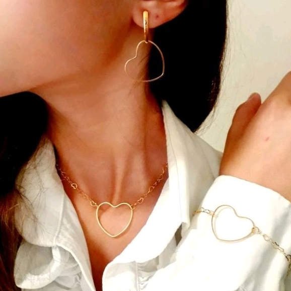 Corrente Shoker Gargantilha Feminina de Coração  Vazado + Pulseira + Par de Brincos Folheado  Banhado a Ouro 18k