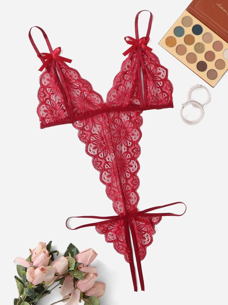 Body Apressada Lingerie Sensual com aberturas em renda e laço em Oferta na Shopee