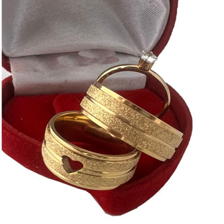 Par de Aliança Anatomica Dourada Diamantada Com Coração Vazado de Noivado/Casamento + Anel Solitário