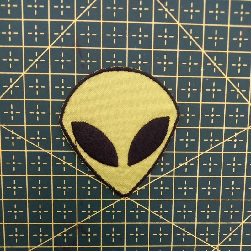 Patch bordado termocolante alien