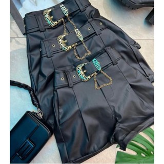 Short em courinho eco com cinto fivela dourada metal ASPE49