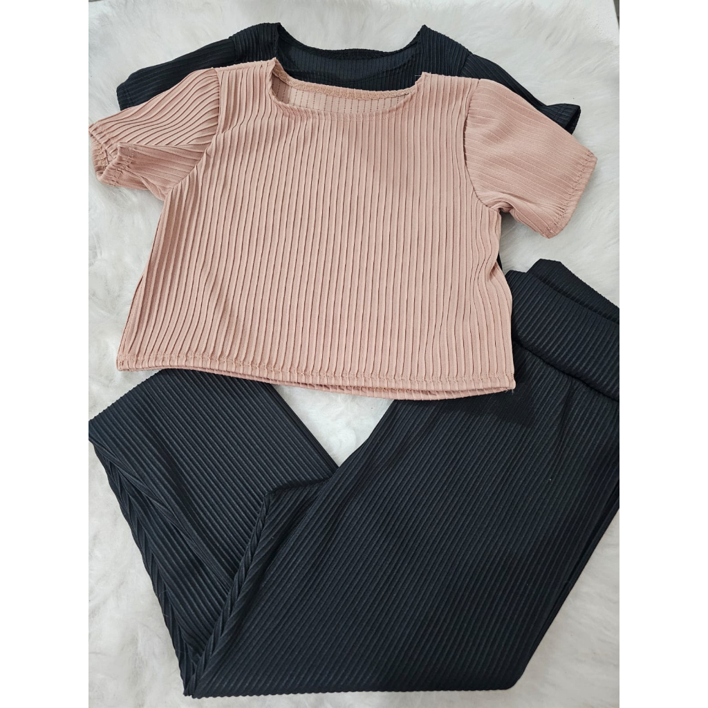 Conjunto Canelado 3D Calça+cropped manga curta Tendencia da moda.