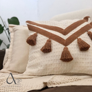 Capa de Almofada Fita Com Pompom Doha Chic em Oferta na Shopee