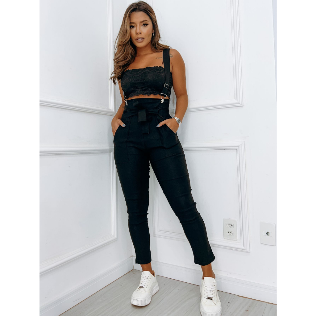 Conjunto Feminino Cropped Renda Faixa Alcinha e Macacão Jardineira Suspensório Bolsos Elegante