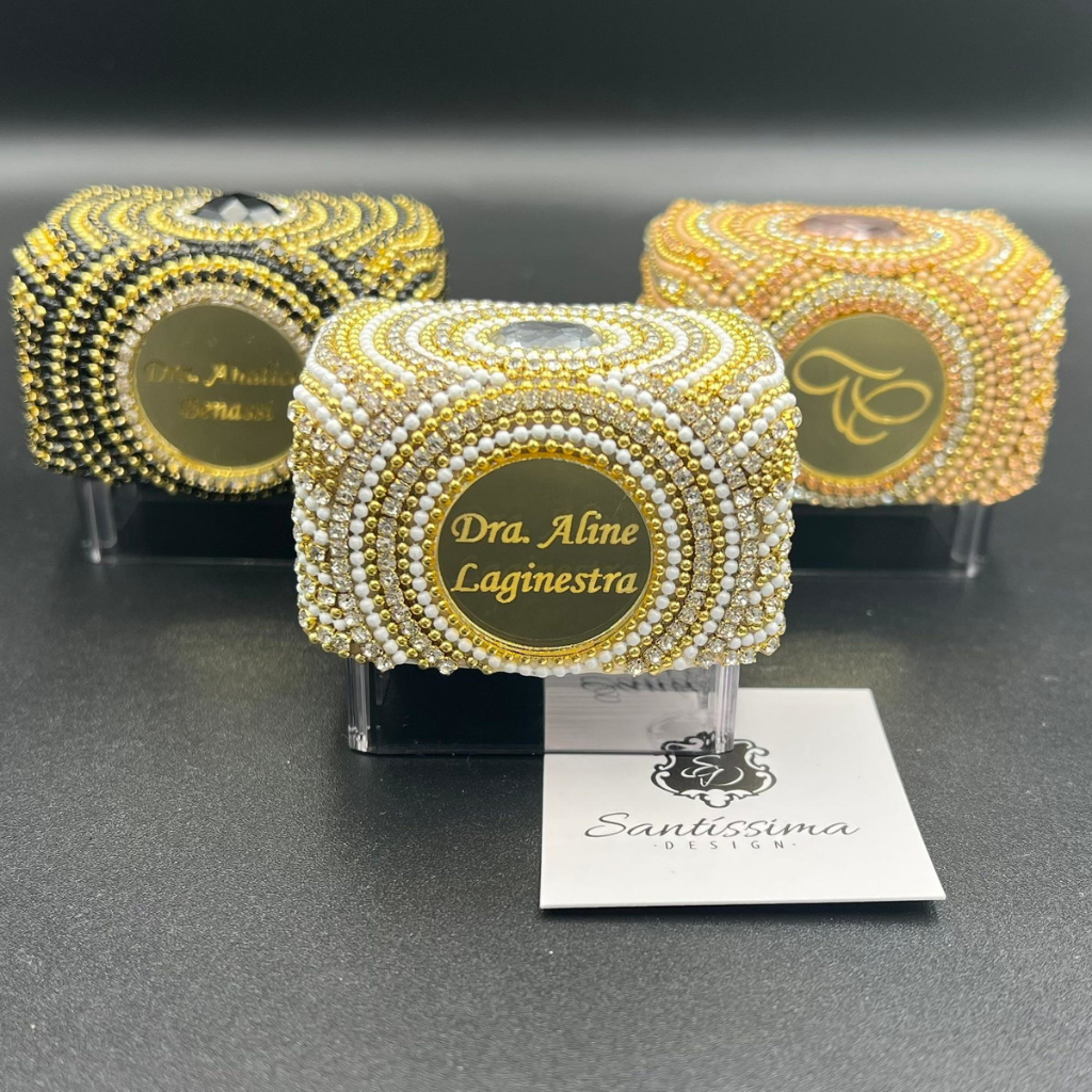 Carimbo customizado em strass e metal