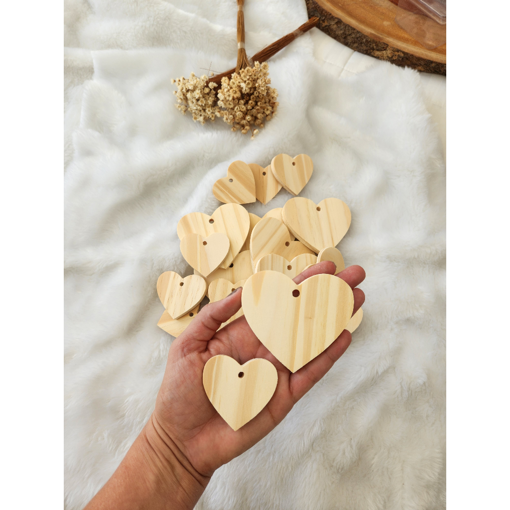 Pingente de coração-madeira pinus 5cm e 8cm/penca de corações/coração de madeira