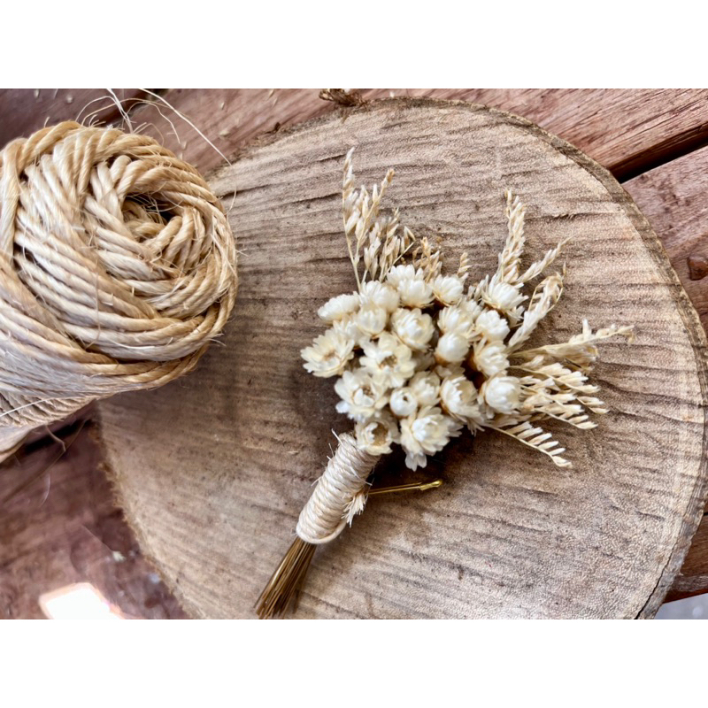 Lapela basic sempre-viva com alfinete para noivo/padrinhos em Oferta na Shopee