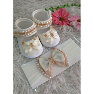 sapatinho princesa customizado com pérolas rosa, branco ou creme+ faixinha de cabelo, sapatinho para batizado em Oferta na Shopee