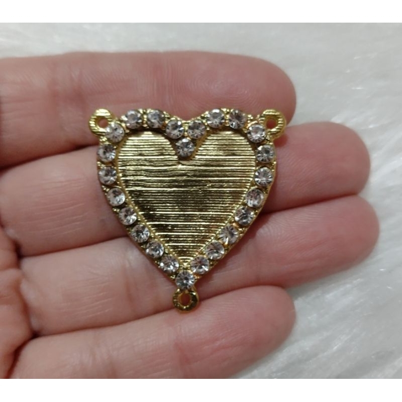 Entremeio Coração Dourado Claro Com Strass Para Personalização de Terços.