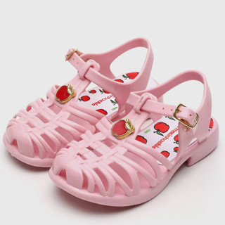 Sandalia Infantil Charmosinha Chic Beija Maçã: Descubra a Magia nos Pezinhos - Conforto e Encanto em Cada Passo