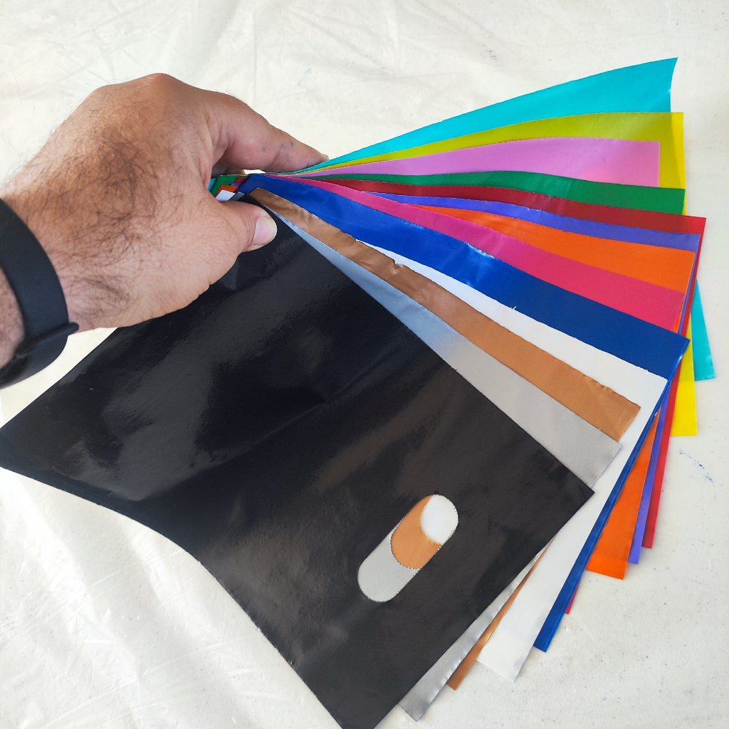 kit com 100 Sacolas Plástica 20x30 Alça Boca De Palhaço para lojas em Oferta na Shopee