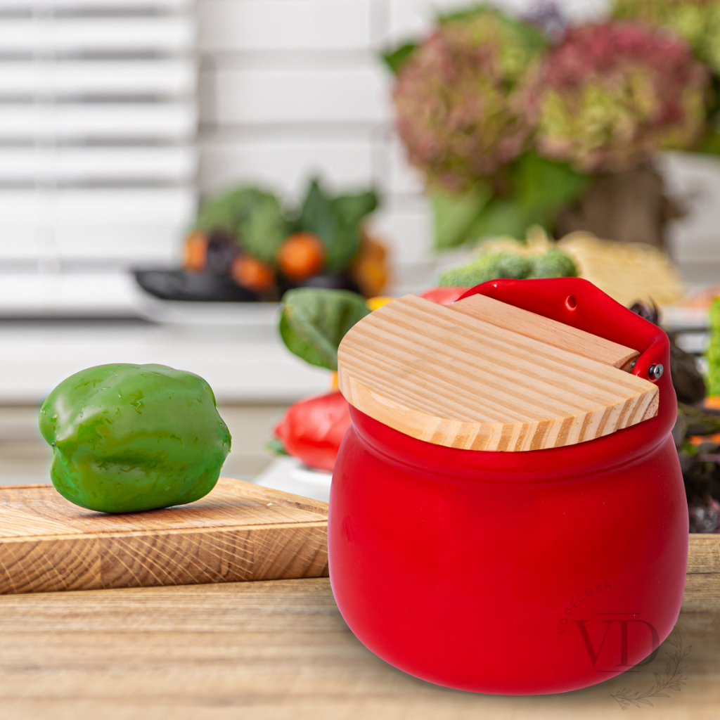 Saleiro de porcelana vermelho com tampa de madeira