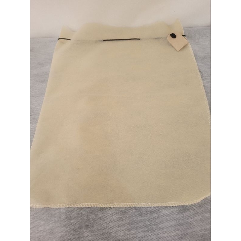 Sacos de tnt 40x60 com cordinha e tag , organizadores de bolsas e acessórios.