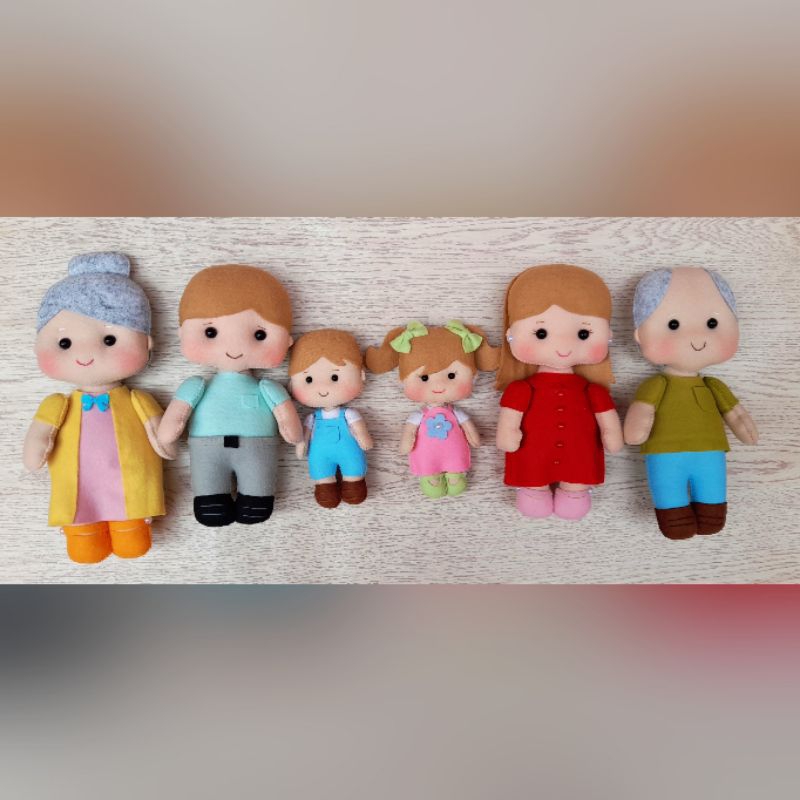 Kit Personalizado Família terapêutica em feltro c/ 6 integrantes, pai, mãe, avô,  avó,  filho e filha