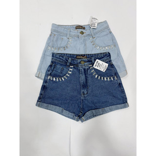 Shorts Jeans feminino com Tachinhas