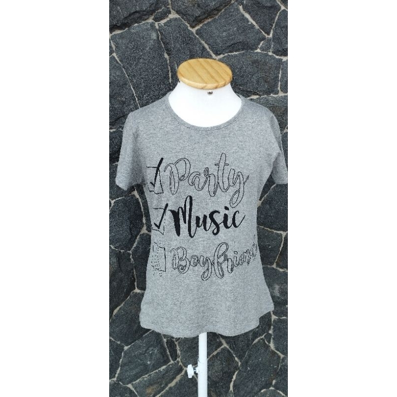Camiseta Baby look cinza malha Check List Party Music Boyfriend