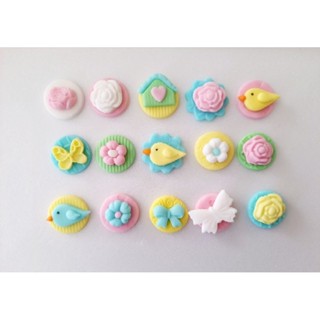 Kit 30 apliques de pasta americana 2,5 cm para brigadeiros(escolha o tema).