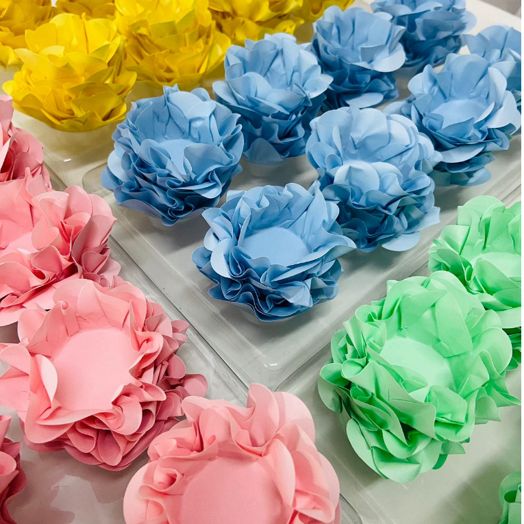 40 Forminhas para Doces Finos Style Candy Formato Flor - Para Festa Casamento Aniversário Batizado Tons Pastéis
